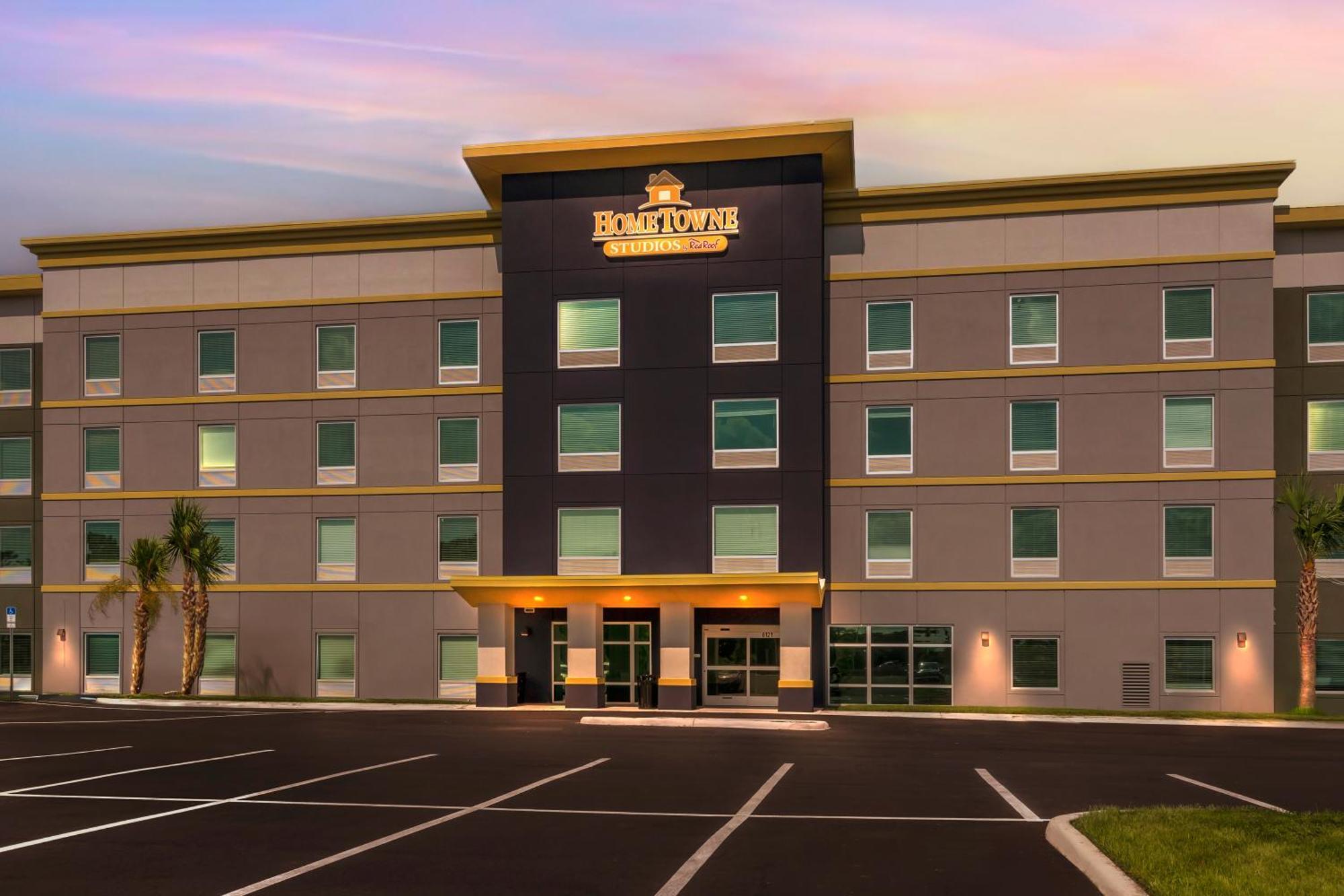 Hometowne Studios By Red Roof Tampa - Airport West Chase Exterior foto