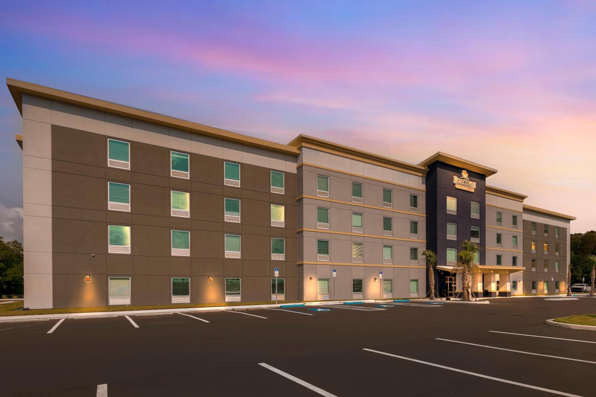 Hometowne Studios By Red Roof Tampa - Airport West Chase Exterior foto